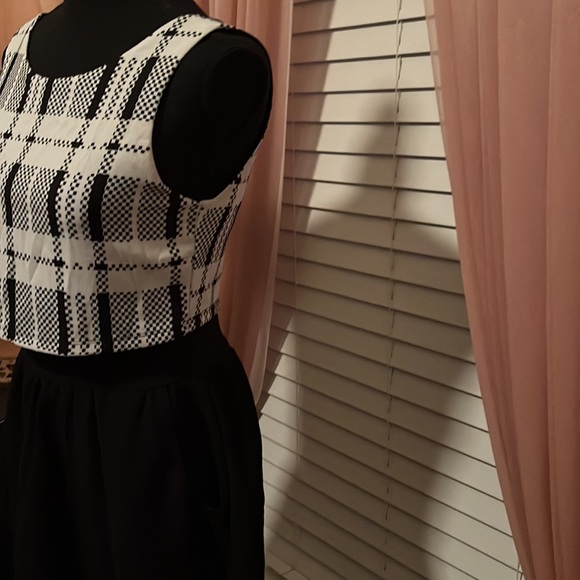 Black and white dress - Picture 6 of 7